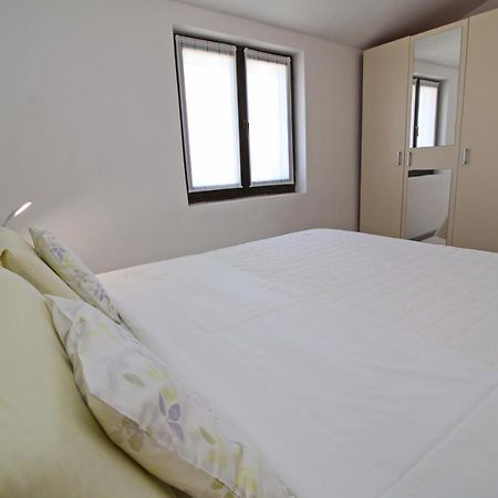 Apartments Mila Ровин Екстериор снимка