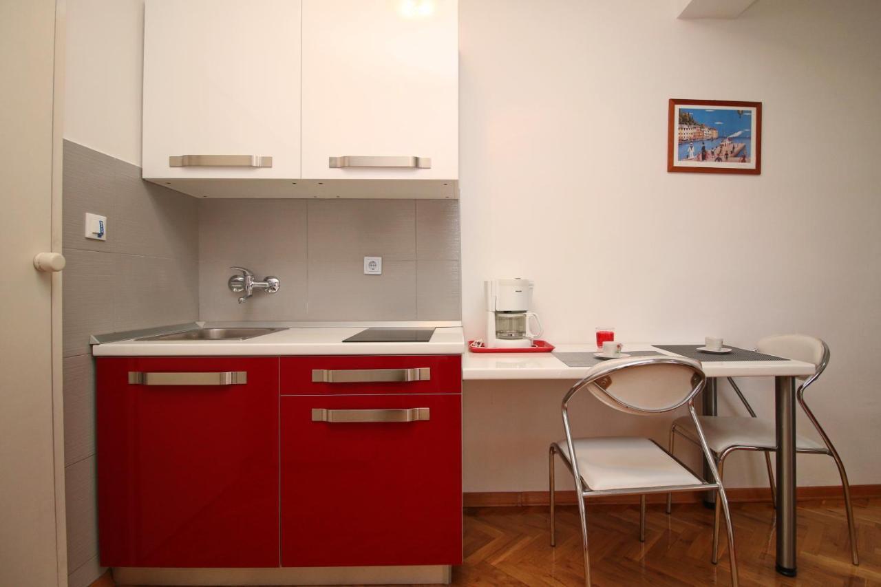 Apartments Mila Ровин Екстериор снимка
