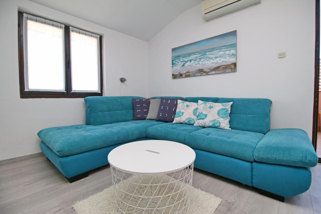 Apartments Mila Ровин Екстериор снимка