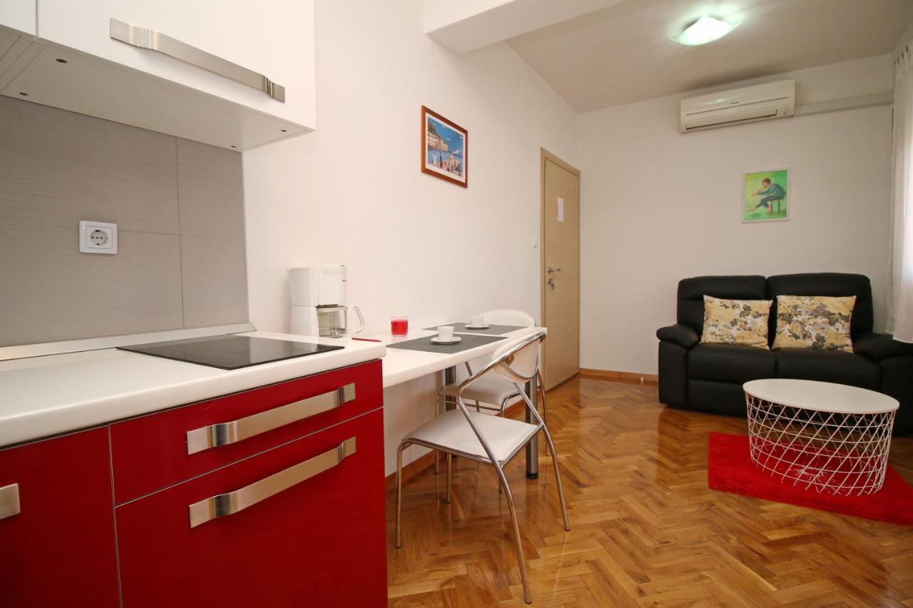 Apartments Mila Ровин Екстериор снимка