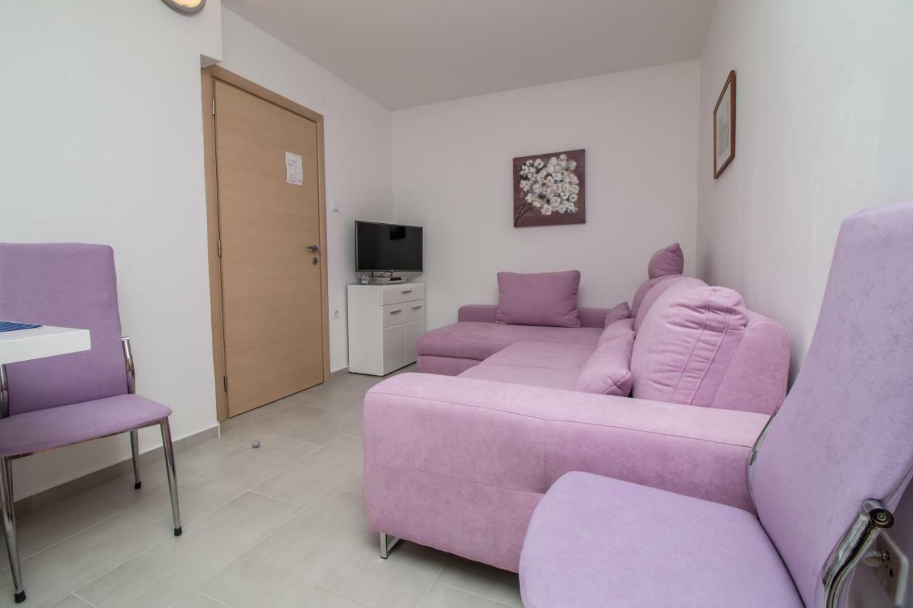 Apartments Mila Ровин Екстериор снимка