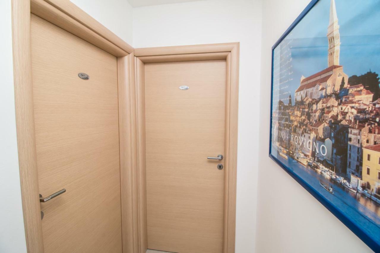 Apartments Mila Ровин Екстериор снимка